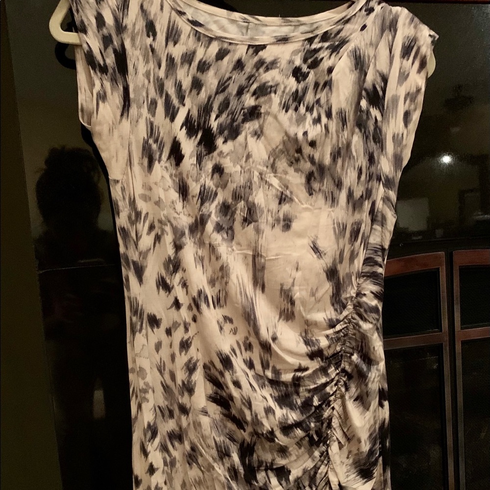 Maternity dress w rouging
